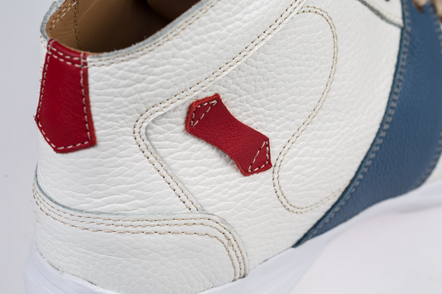 "The Kicker" -Retro Sneaker weiß/blau/schwarz - Vibram®
