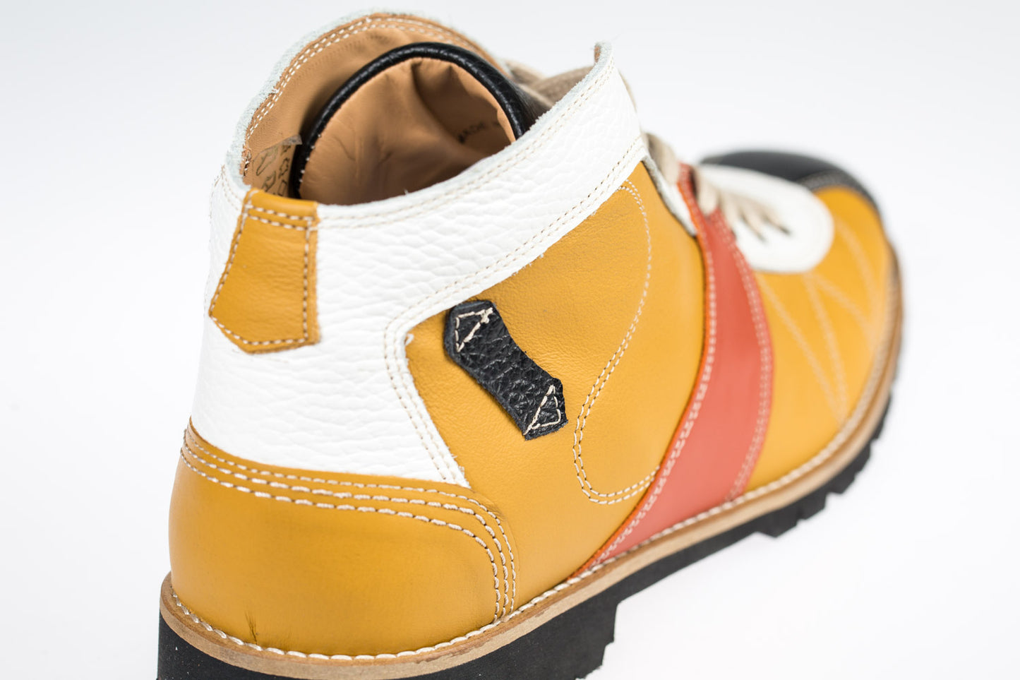 "The Kicker" Retro Sneaker senfgelb-weiß-orange-schwarze Retro Sneaker "the Kicker" Vibram®