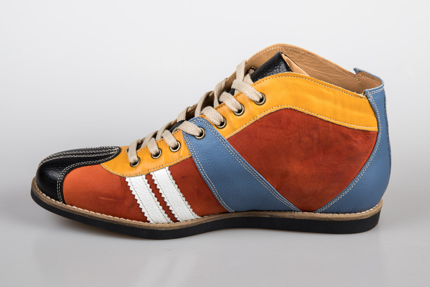 "The Racer" Retro Leder Sneaker hellblau-orange-rot-gelb-schwarz-weiß