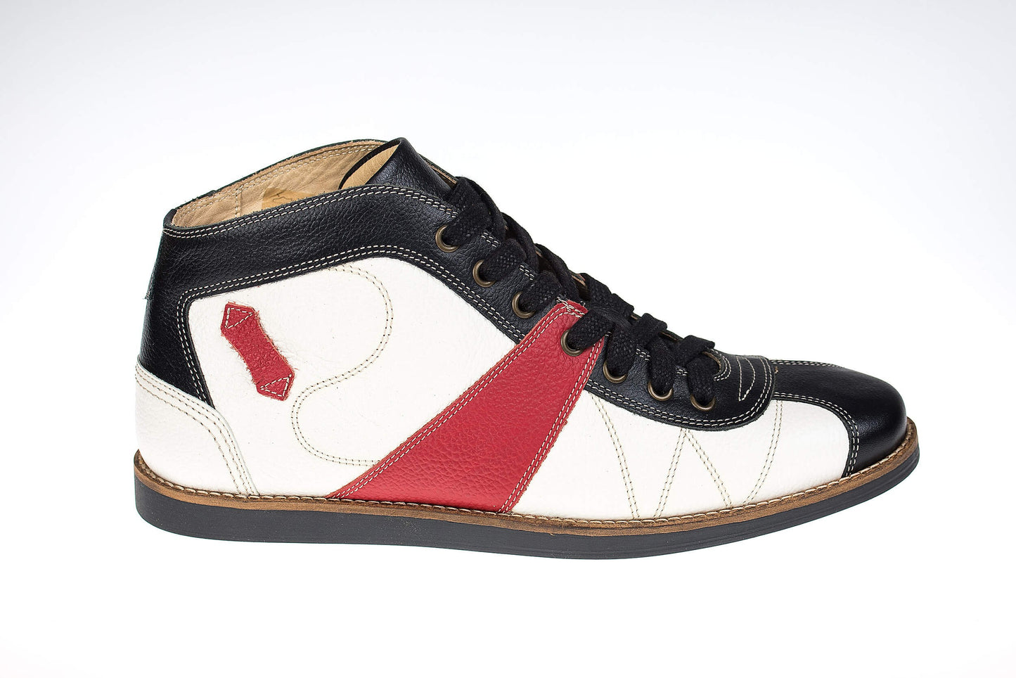 the Kicker - white/black/red