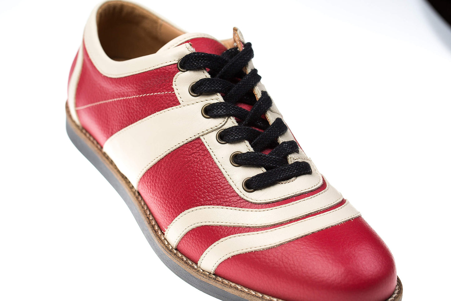 Retro Sneaker "The Bowler" rot weiß