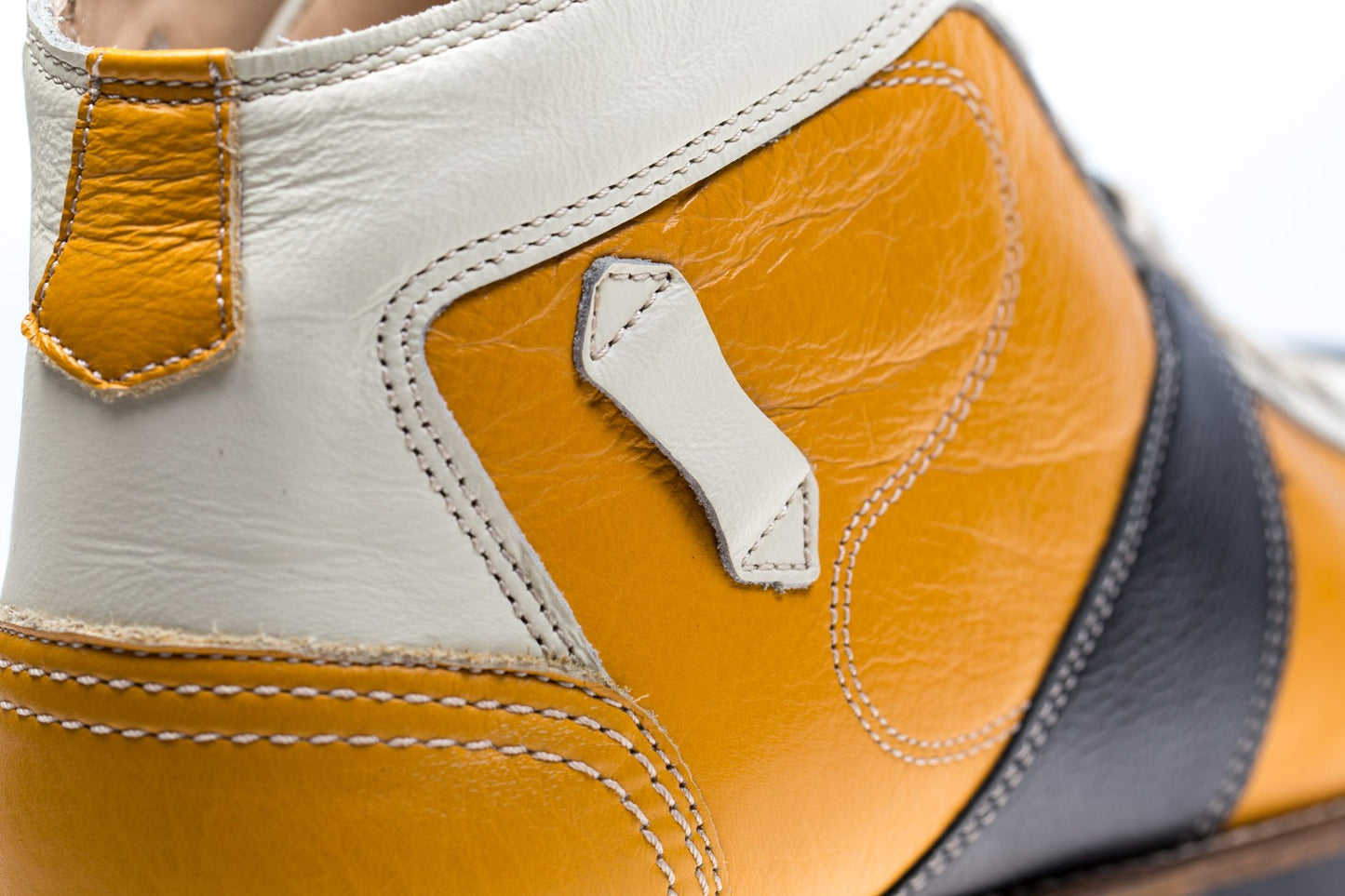 The Kicker - yellow/white/black