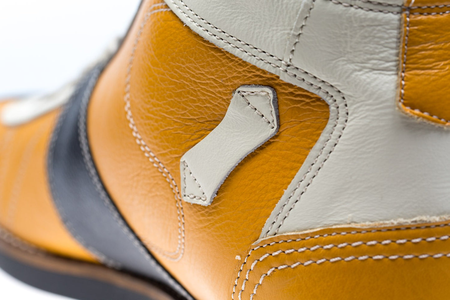 The Kicker - yellow/white/black