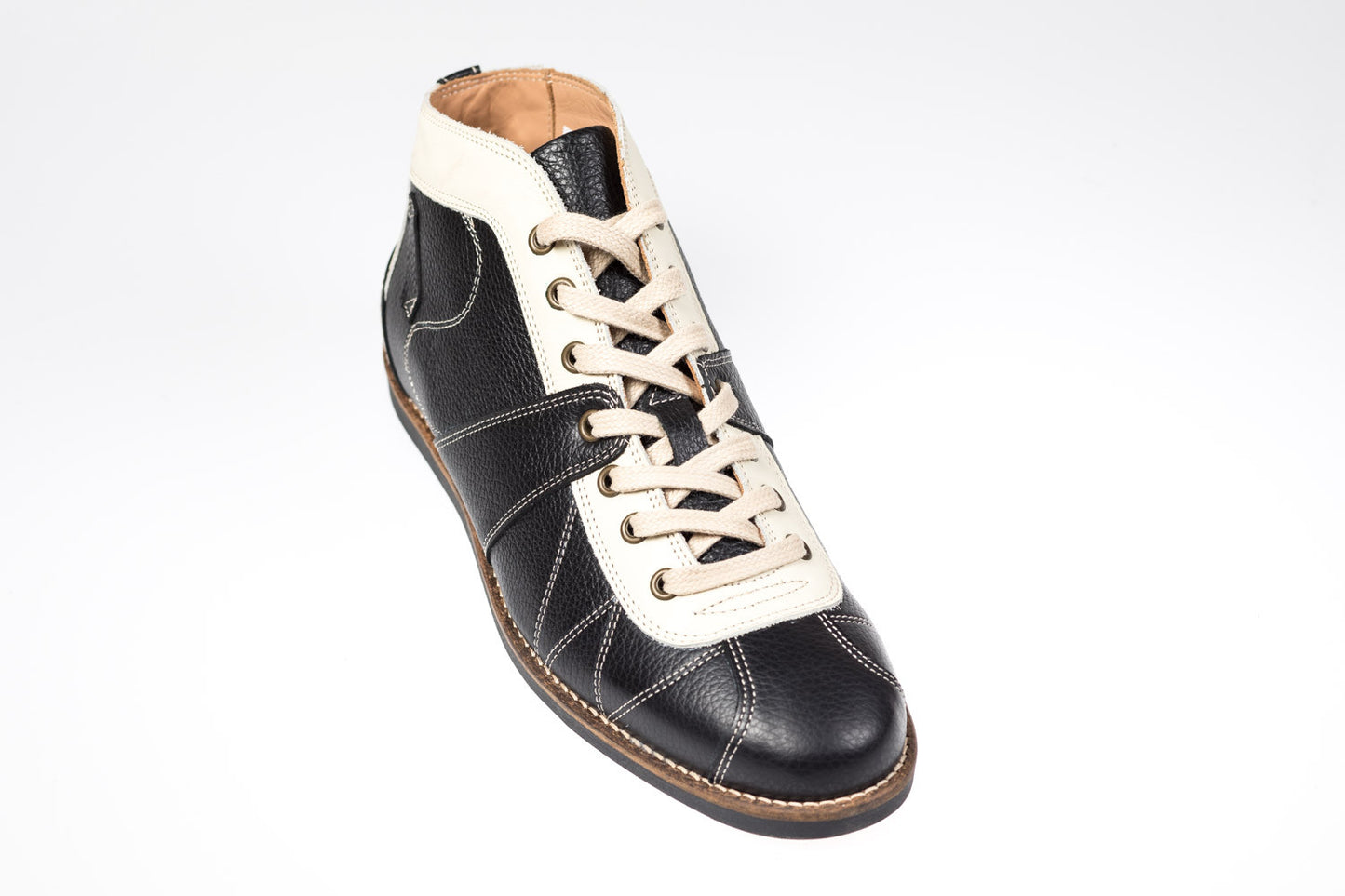 Retro Sneaker aus Echtleder_schwarz_weiß