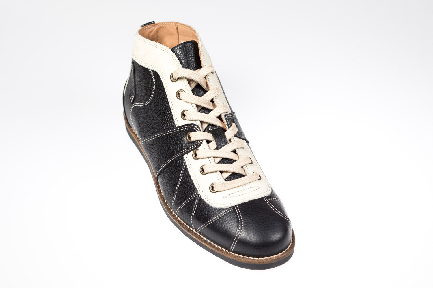 Retro Sneaker aus Echtleder_schwarz_weiß