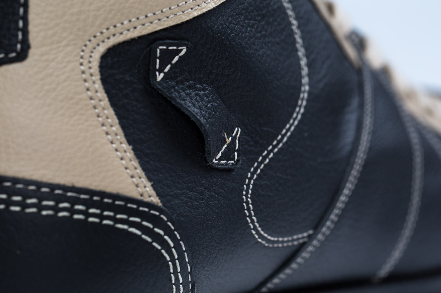 dunkelblau-weiß-schwarze Retro Sneaker "the Kicker"