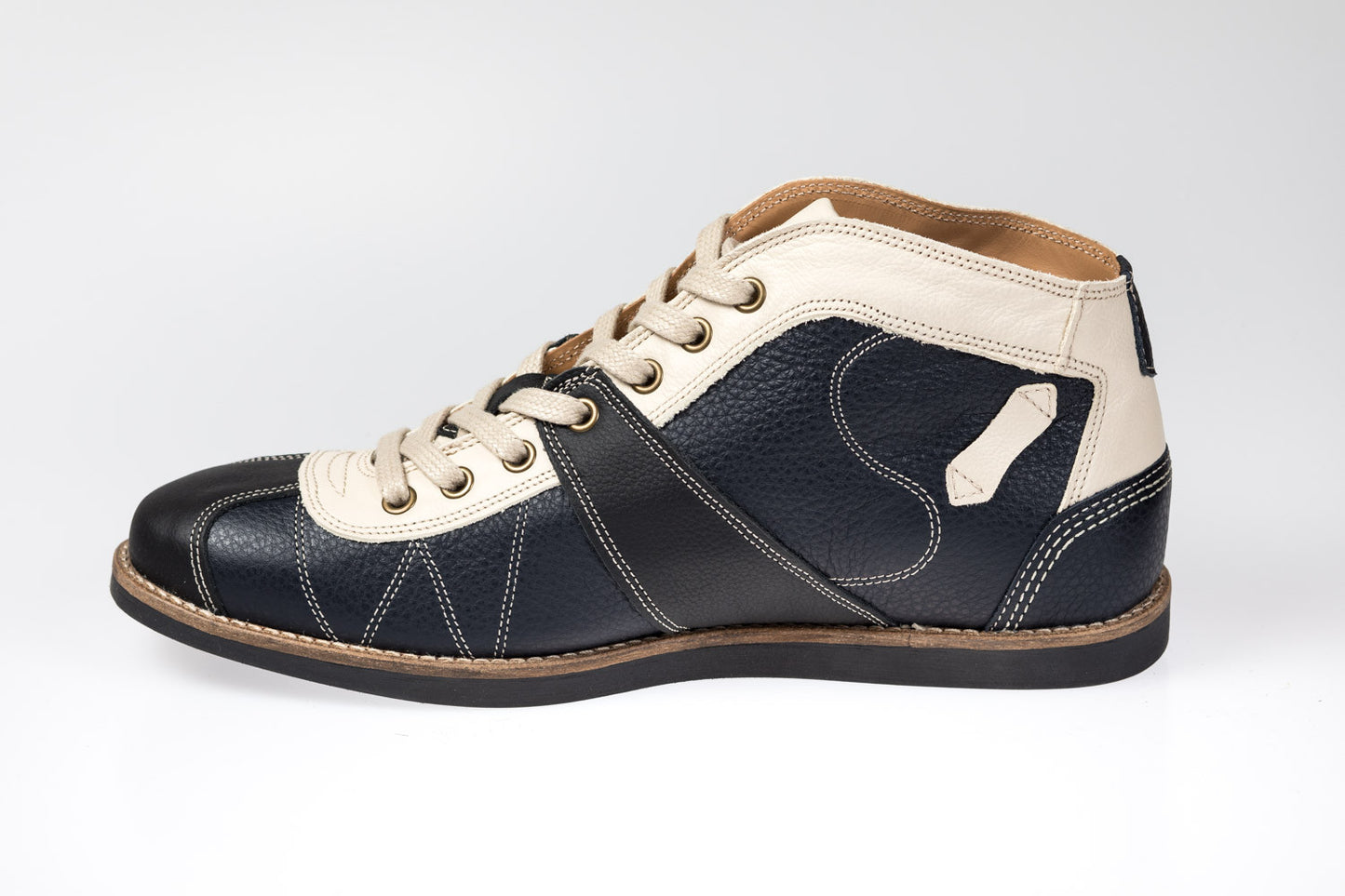 dunkelblau-weiß-schwarze Retro Sneaker "the Kicker"